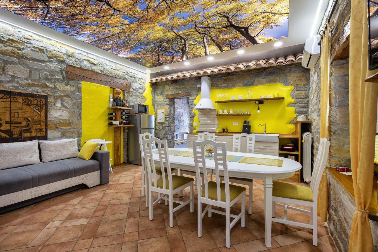 Touristfarm - Apartments "Red Fairytale" Marezige Quarto foto