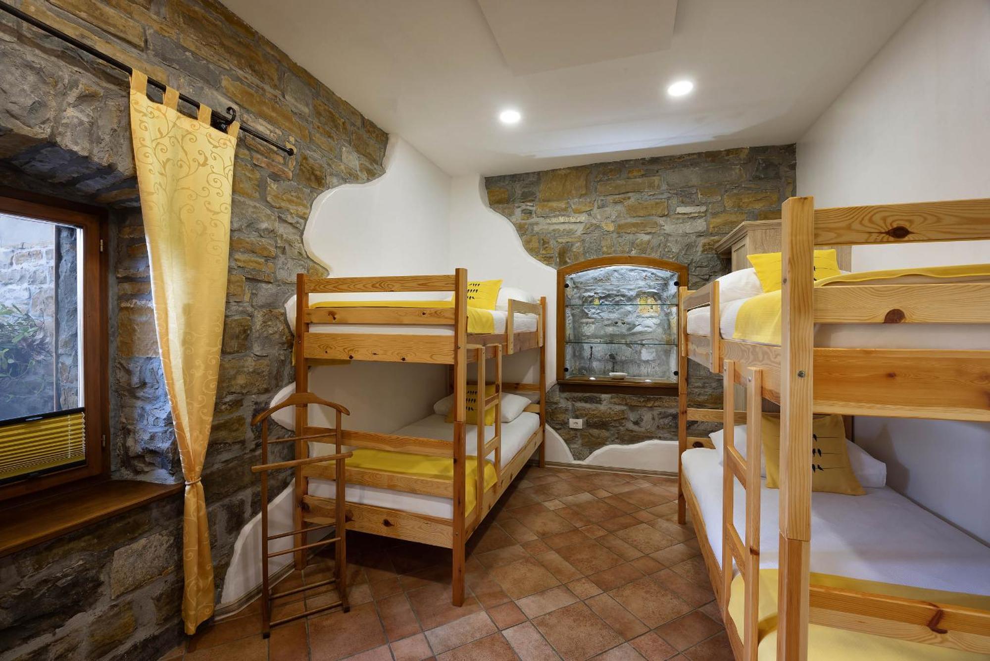 Touristfarm - Apartments "Red Fairytale" Marezige Quarto foto