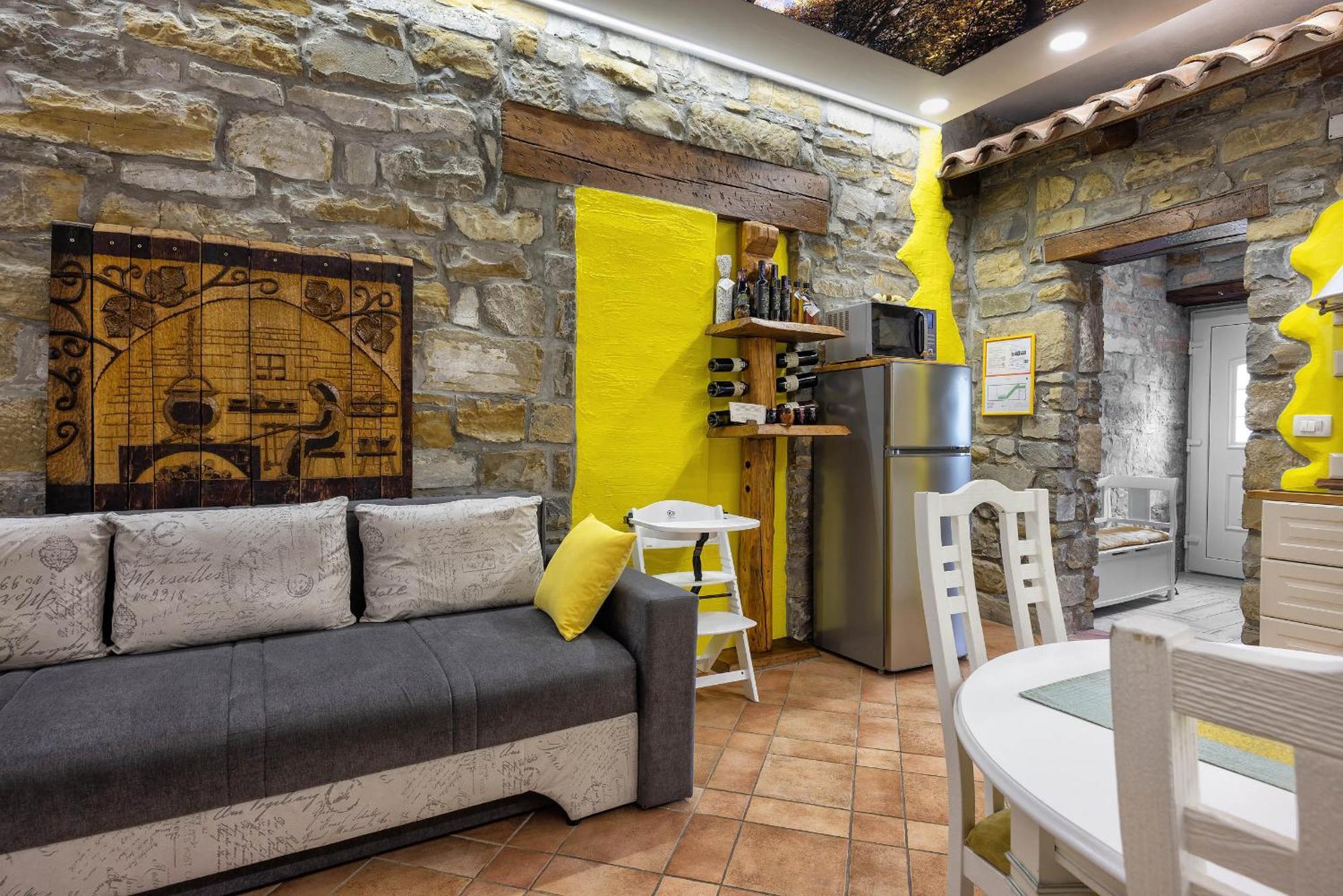 Touristfarm - Apartments "Red Fairytale" Marezige Quarto foto